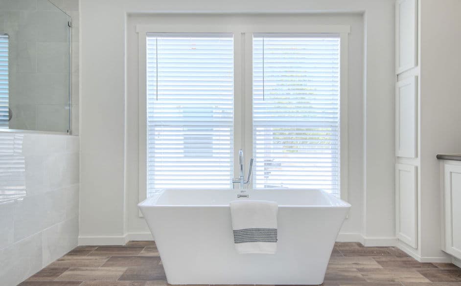 Pearl 6380 bathroom home features