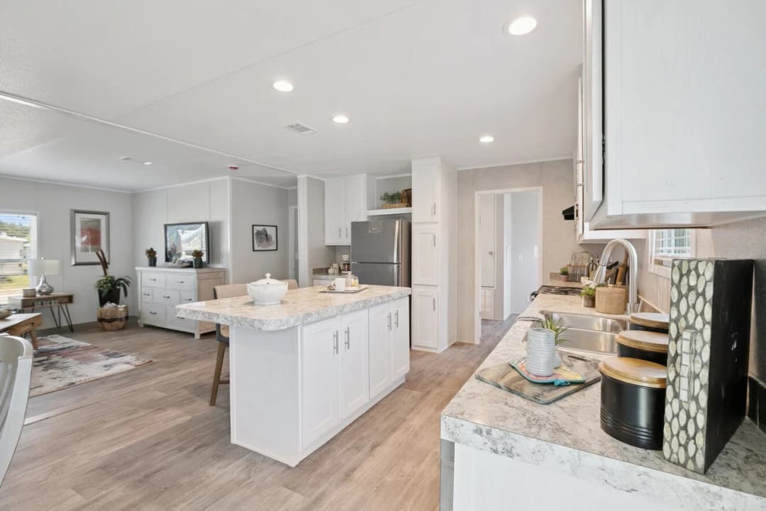 Valuhomes 28724p kitchen home features