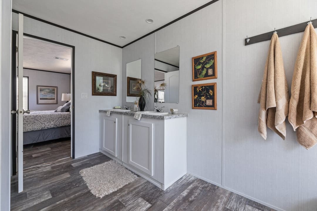 Valu premier 32563g bathroom home features