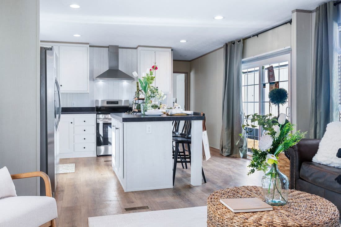 Anniversary 16763i interior home features