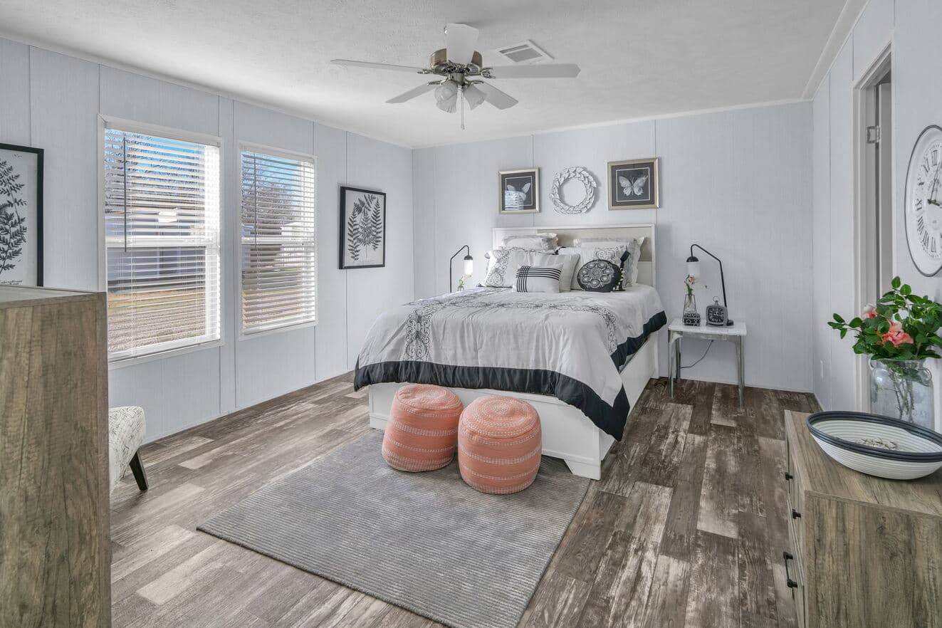 Valu 28563u bedroom home features