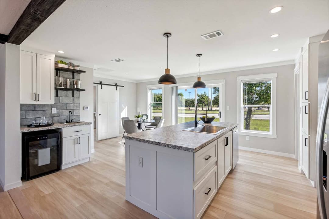 Kritzer 110 kitchen and hero home features