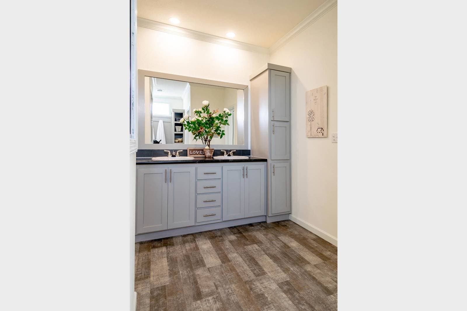 Innovation 3268c bathroom home features