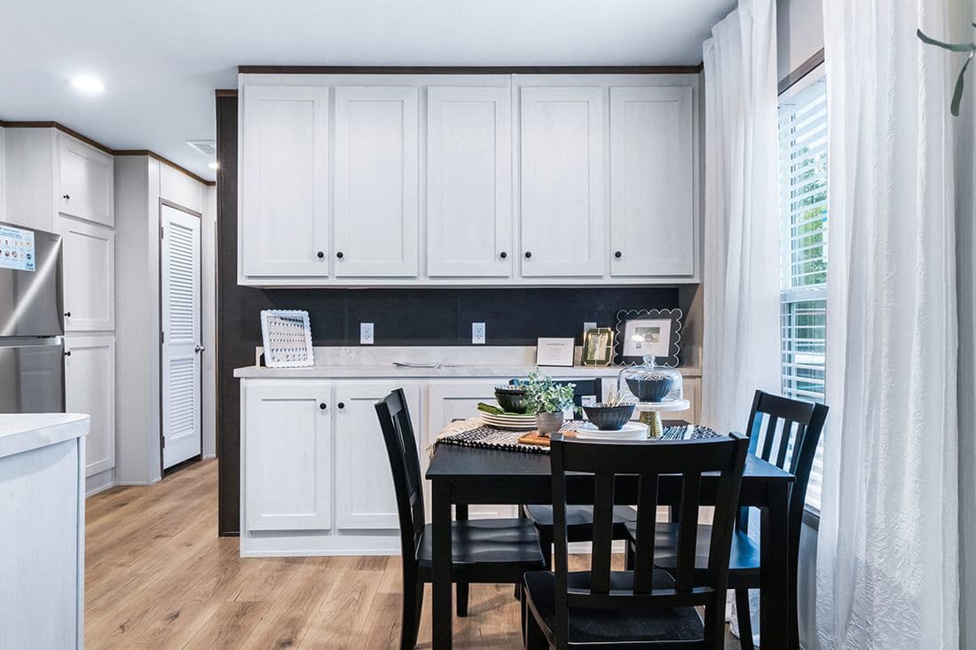 Select 16562a interior home features