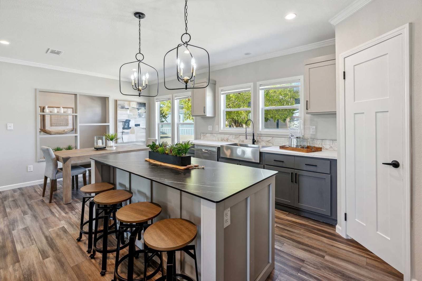 Innovation 3268h kitchen home features