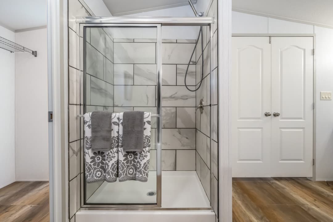 Heritage h-1880-32e bathroom home features