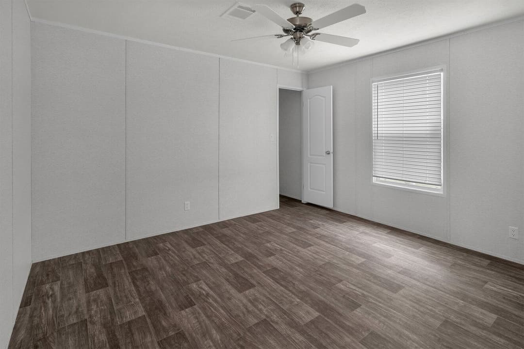 Valu maxx 28563m interior home features