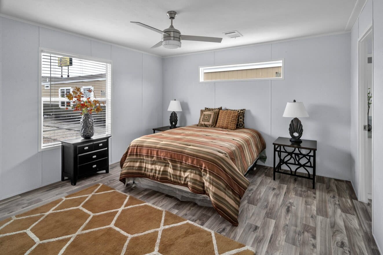 Valu 28483u bedroom home features