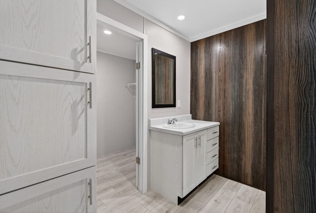 Nm1676c bathroom home features