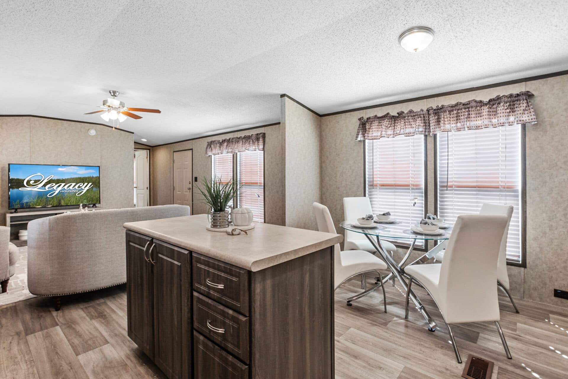 Classic c-1680-32d interior home features