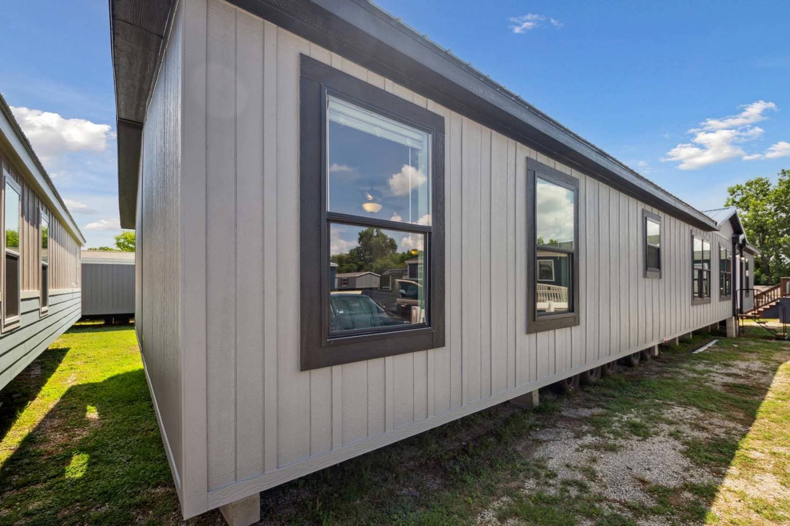 Cedar creek 3276h42106 exterior home features