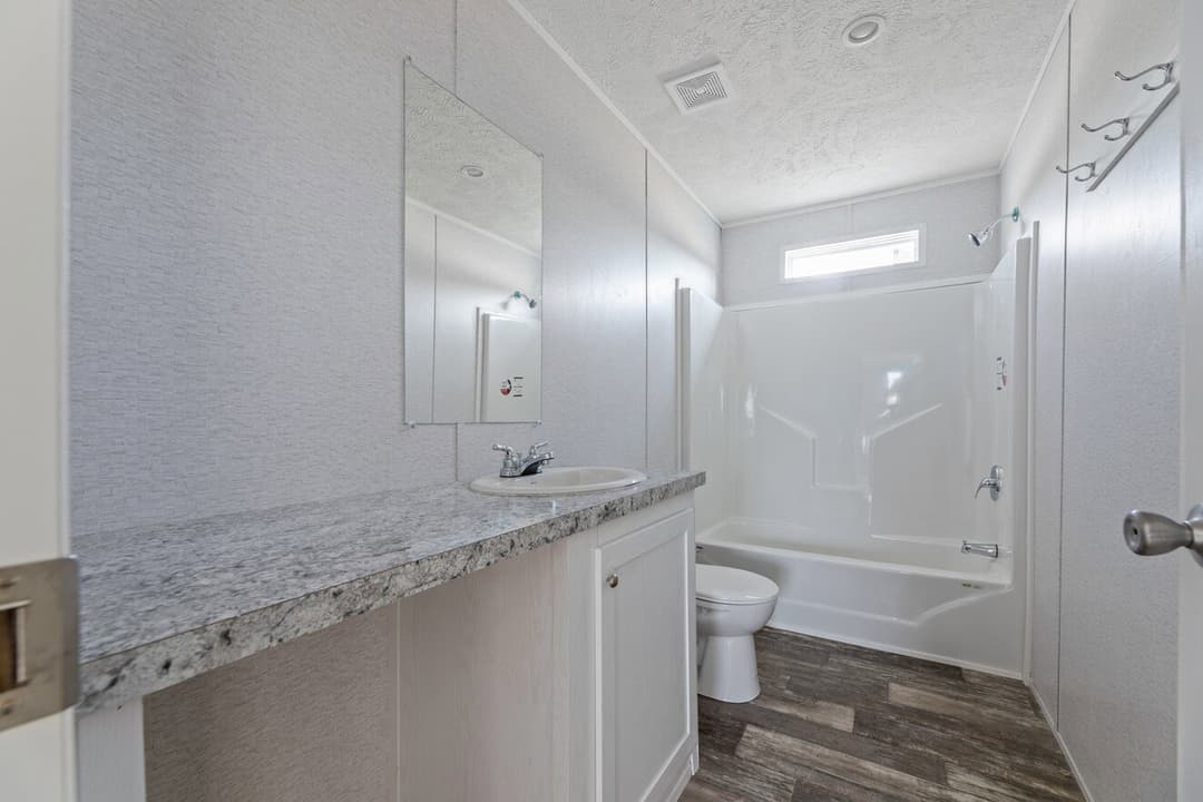 Valu premier 32483g bathroom home features