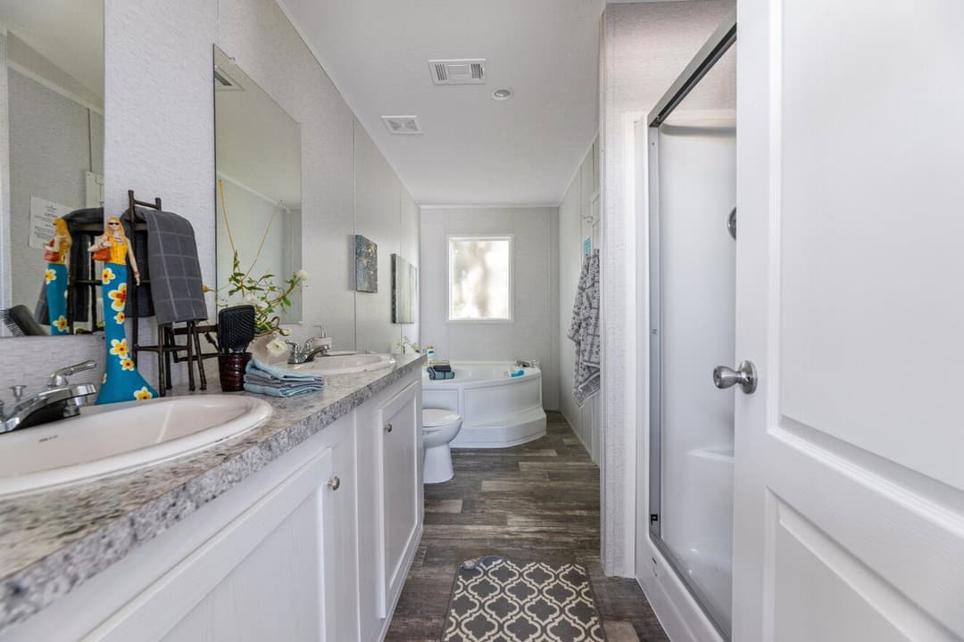 Valu premier 32483g bathroom home features