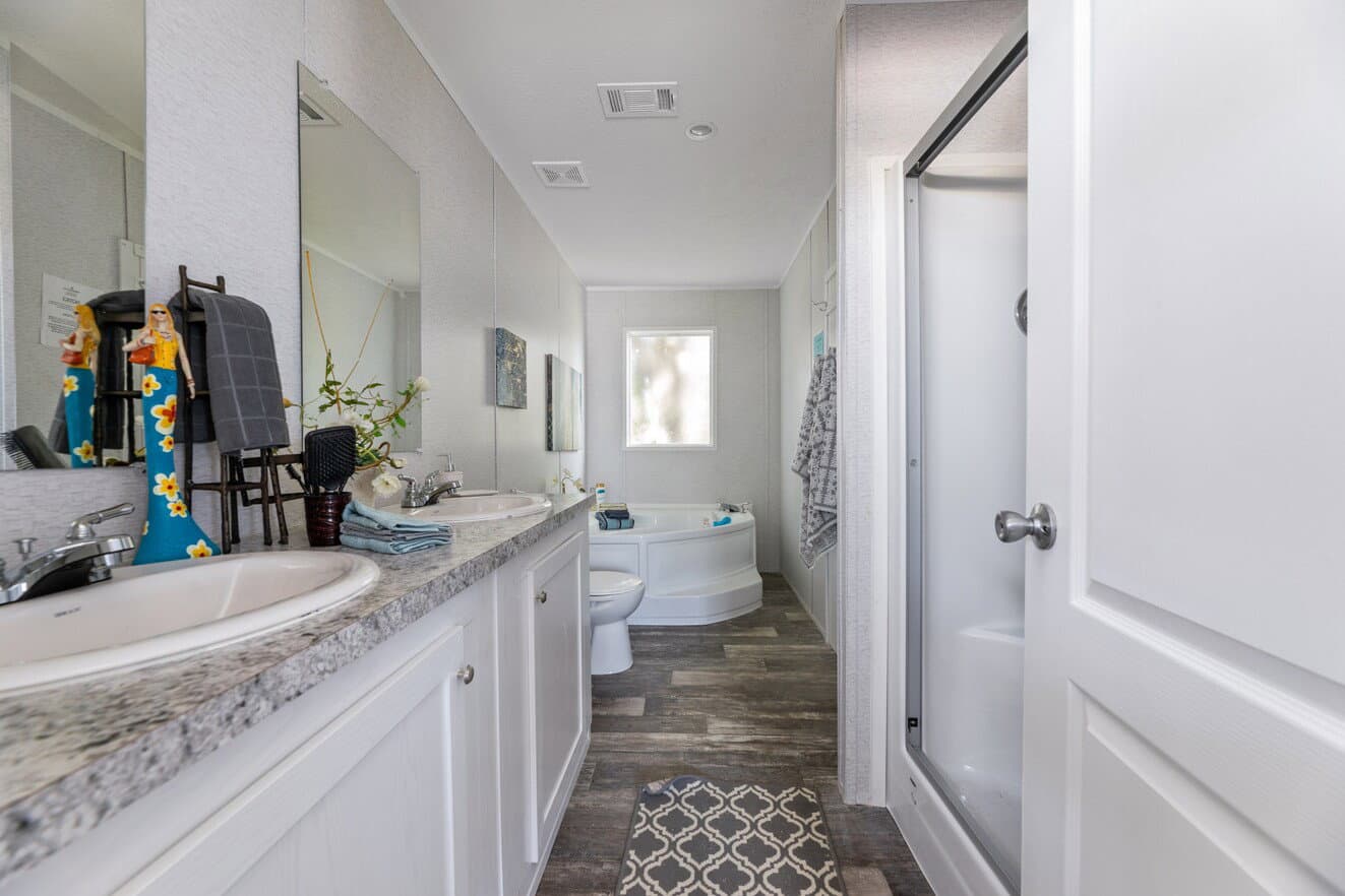 Valu premier 32483g bathroom home features