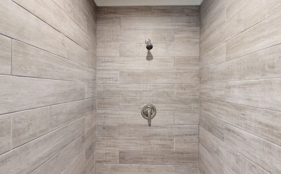 Nordic 6364 bedroom home features