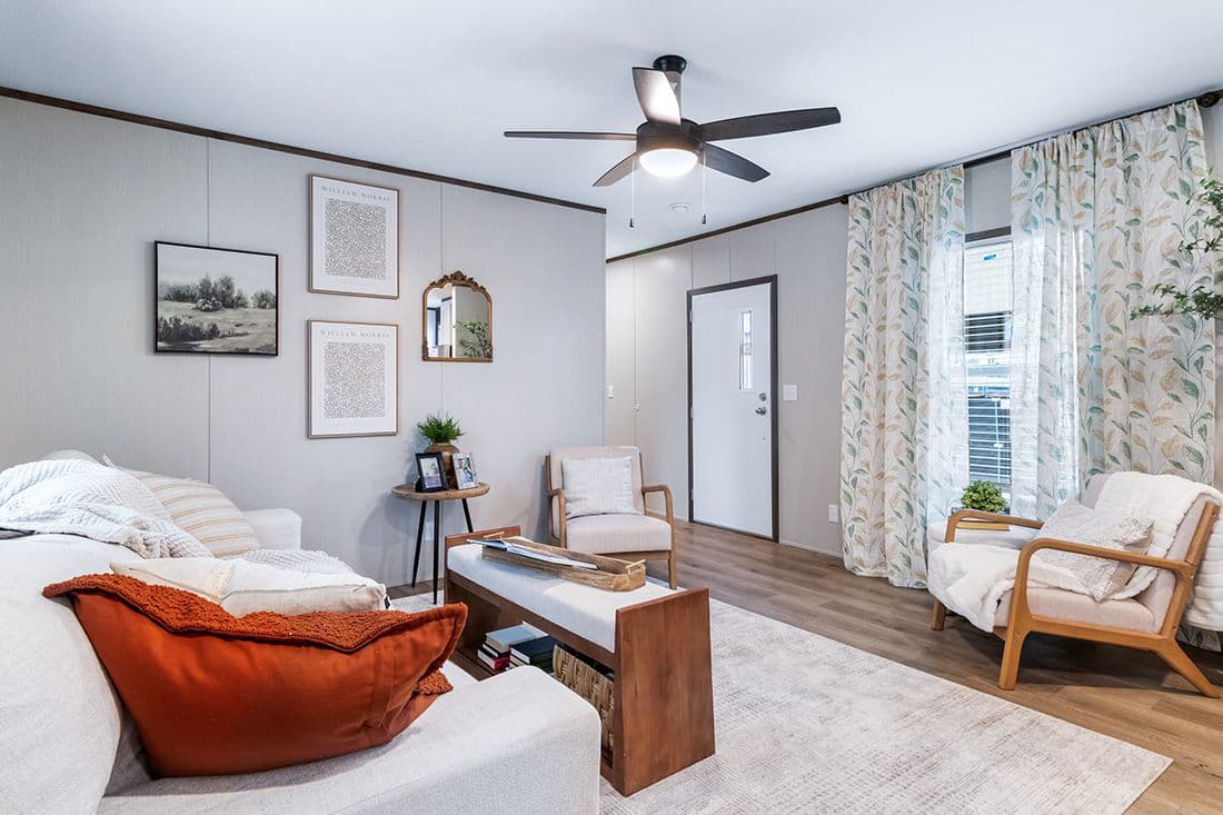 Select 16723i interior home features