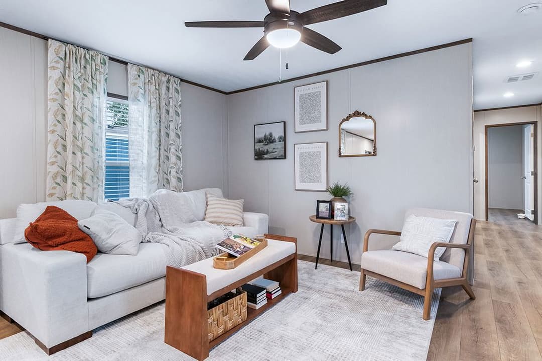 Select 16723i interior home features