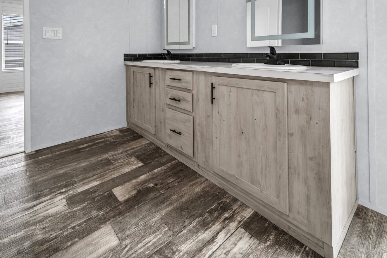 Valu premier 32724g bathroom home features