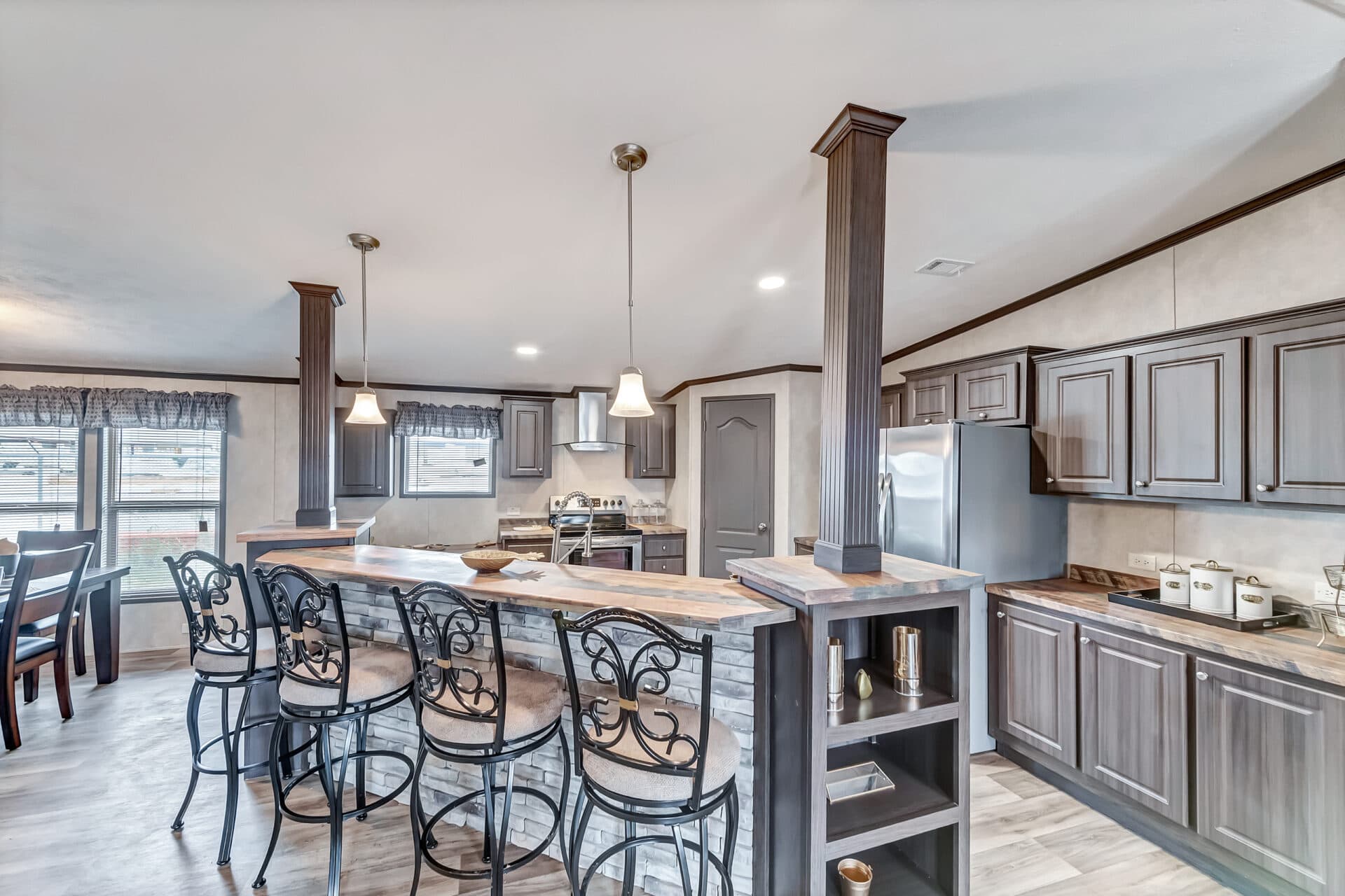 Classic c-3280-42.5b kitchen home features