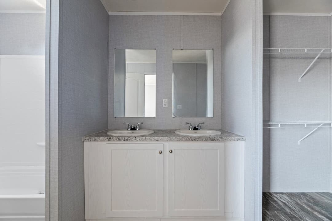 Valu premier 16683g bathroom home features