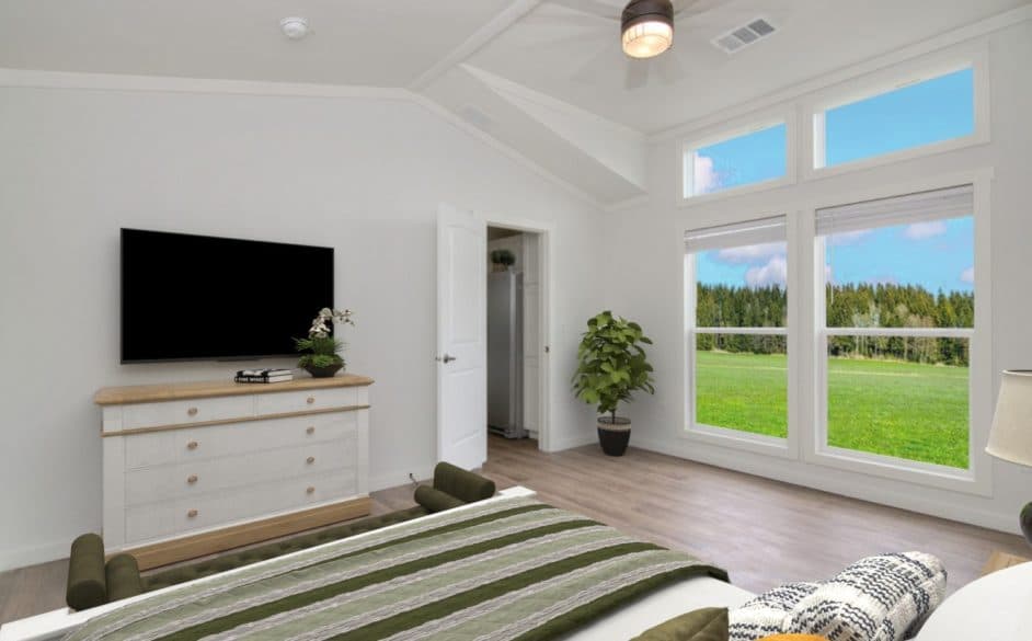 Opal 5663 bedroom home features