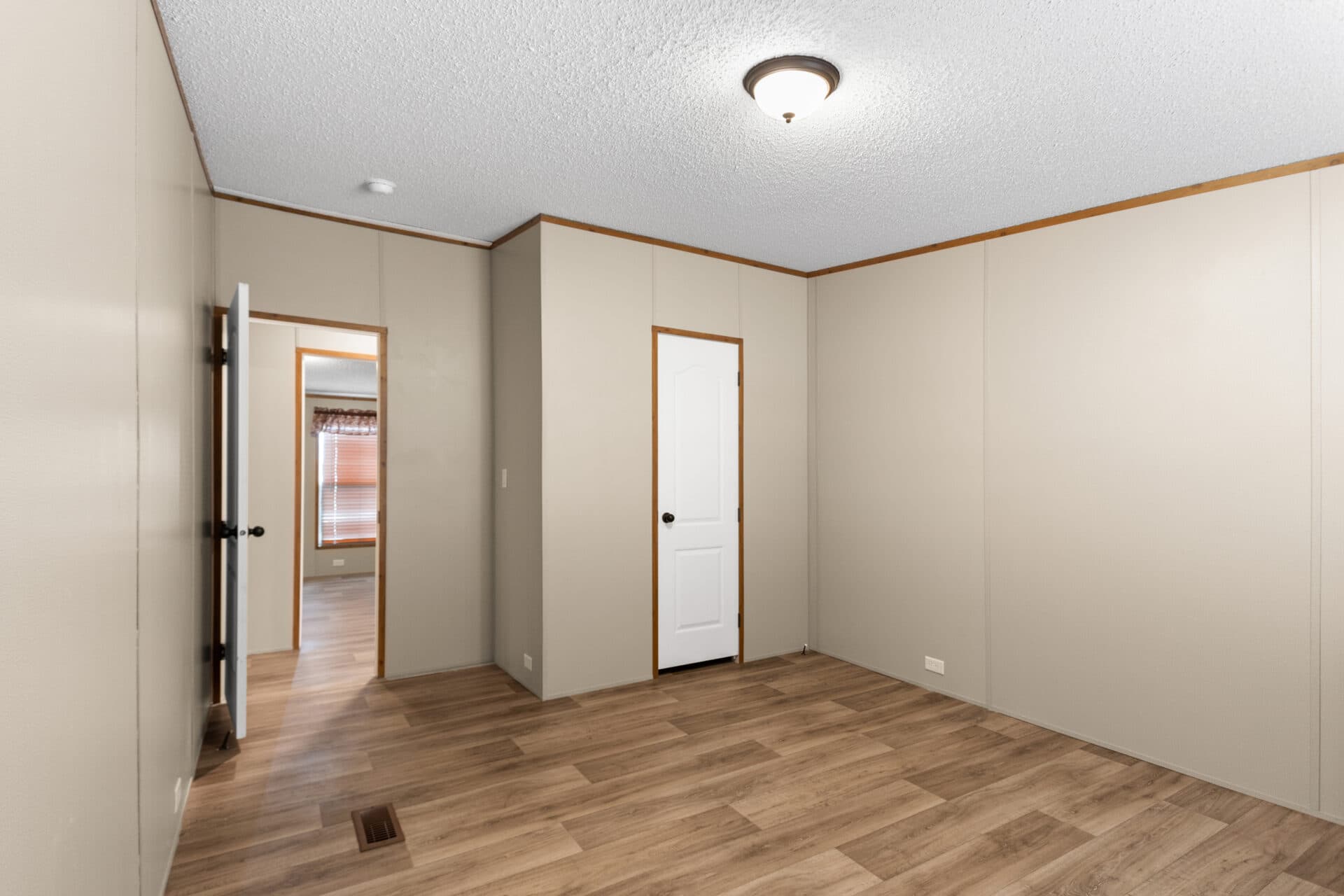 Heritage h-3260-32a bedroom home features