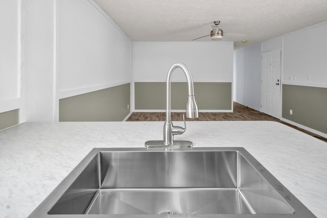 Valu maxx premier 16683e interior and kitchen home features