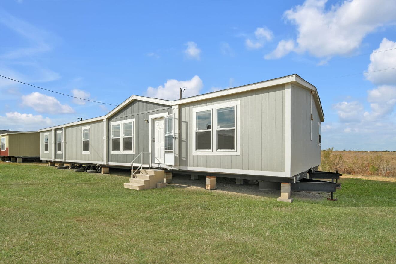 Alamo lite 28724t exterior, elevation, and hero home features