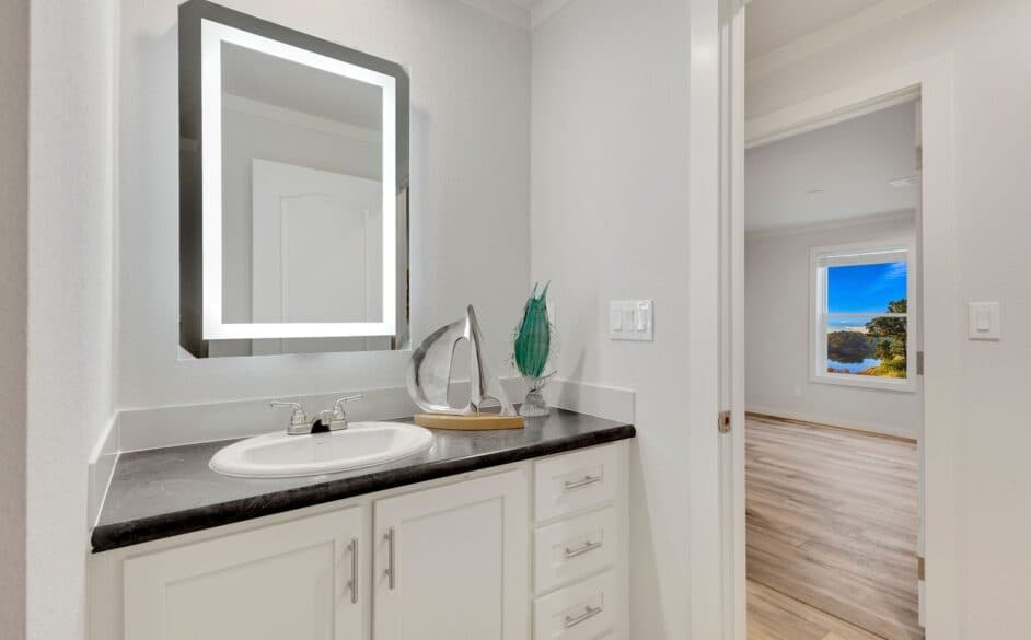 Hope r76e bathroom home features