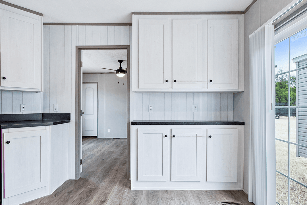 Anniversary 16682f interior home features