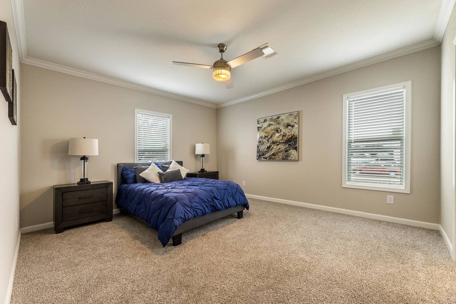 Innovation 3256h bedroom home features