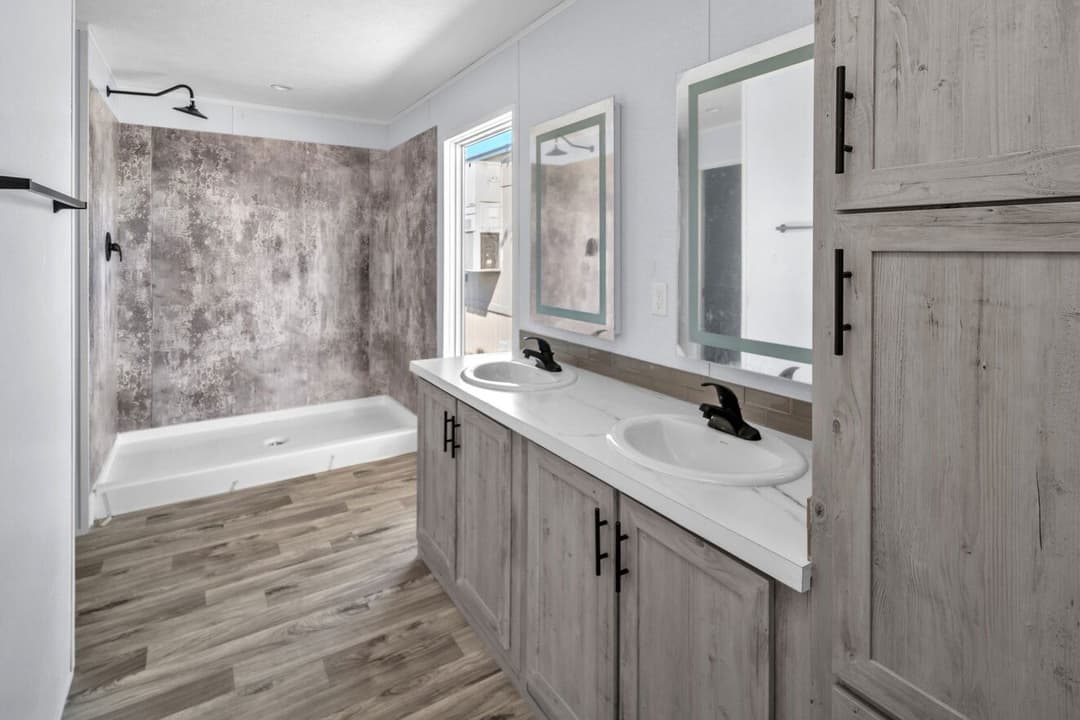 Valu maxx premier 32684f interior and bathroom home features