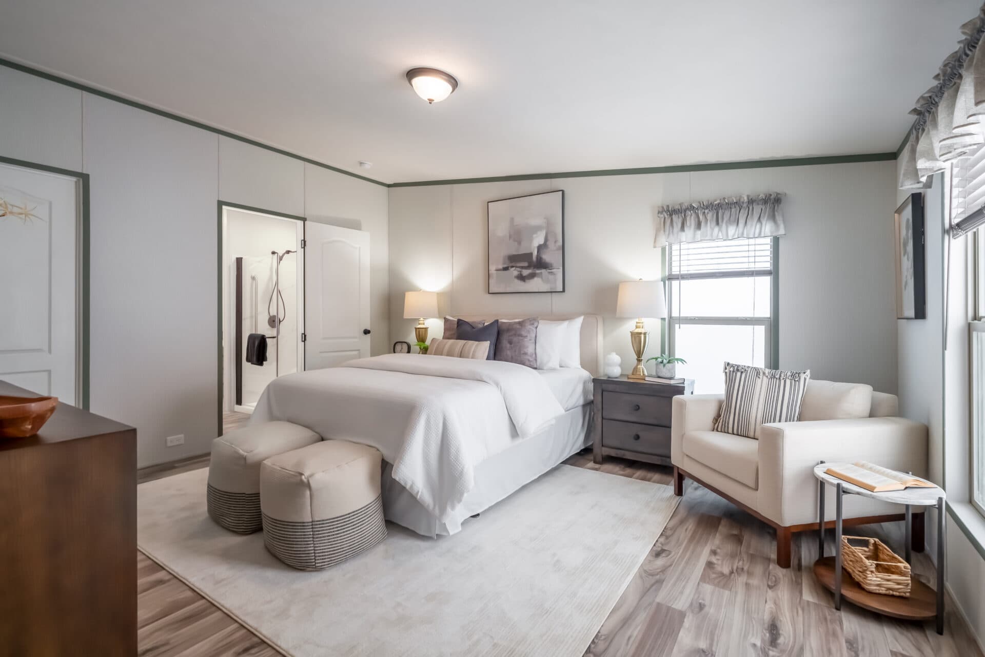 Heritage h-3248-32a bedroom home features