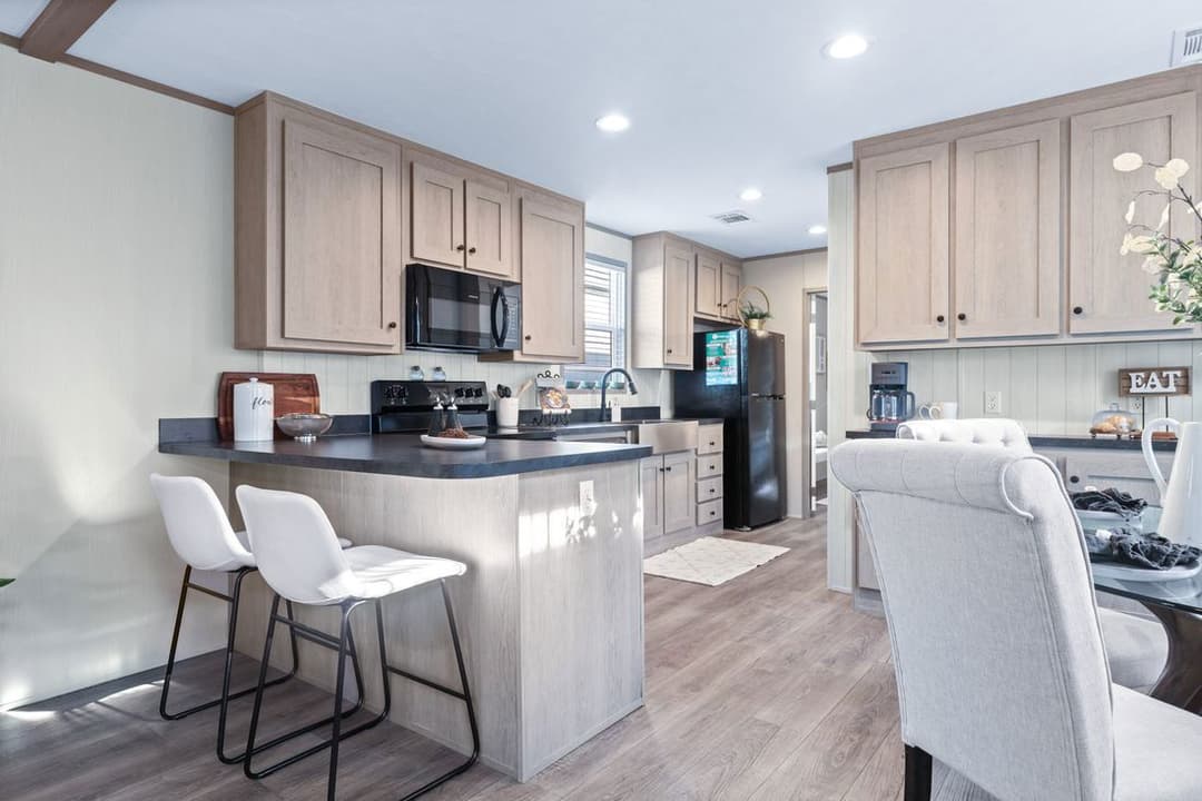 Anniversary 16763a kitchen home features