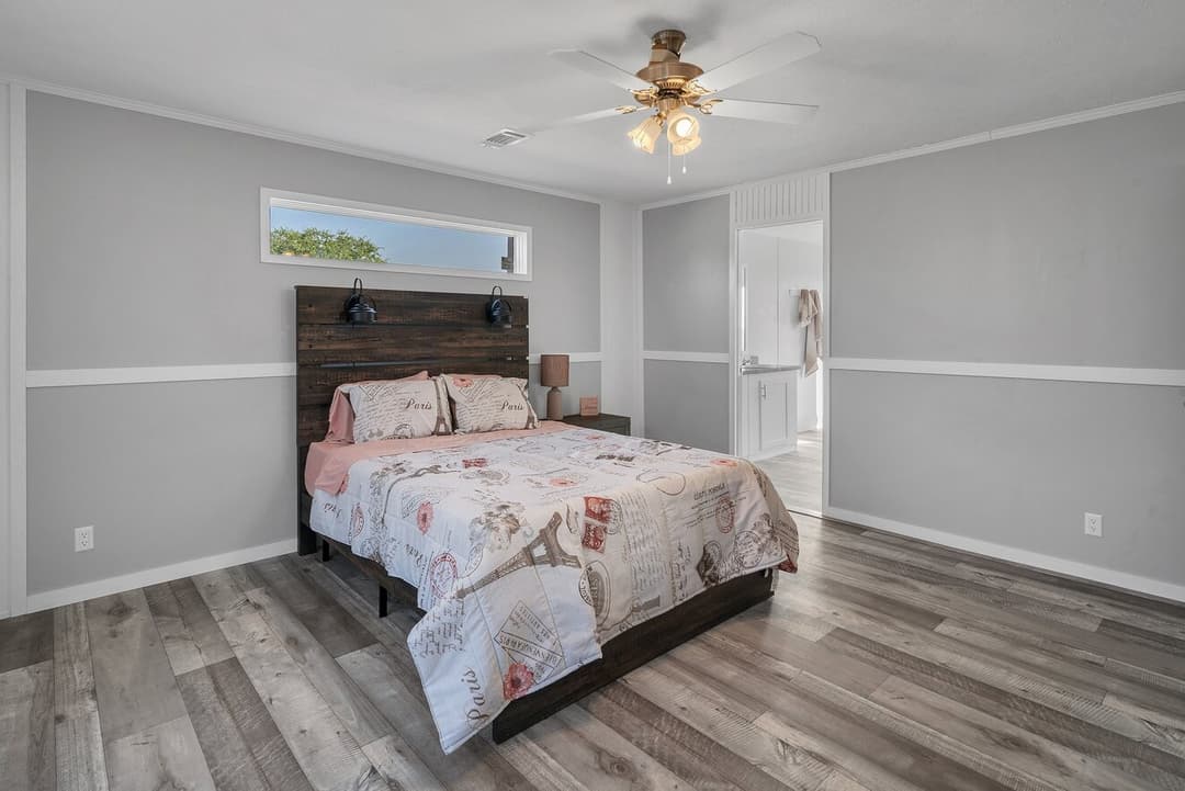 Valu premier 32684g bedroom home features
