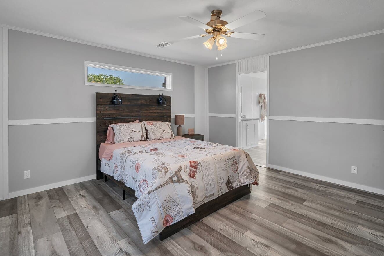 Valu premier 32684g bedroom home features