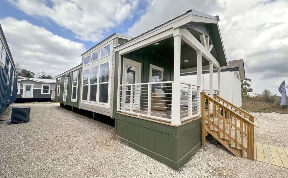 Starling d40ep8 elevation and exterior home features