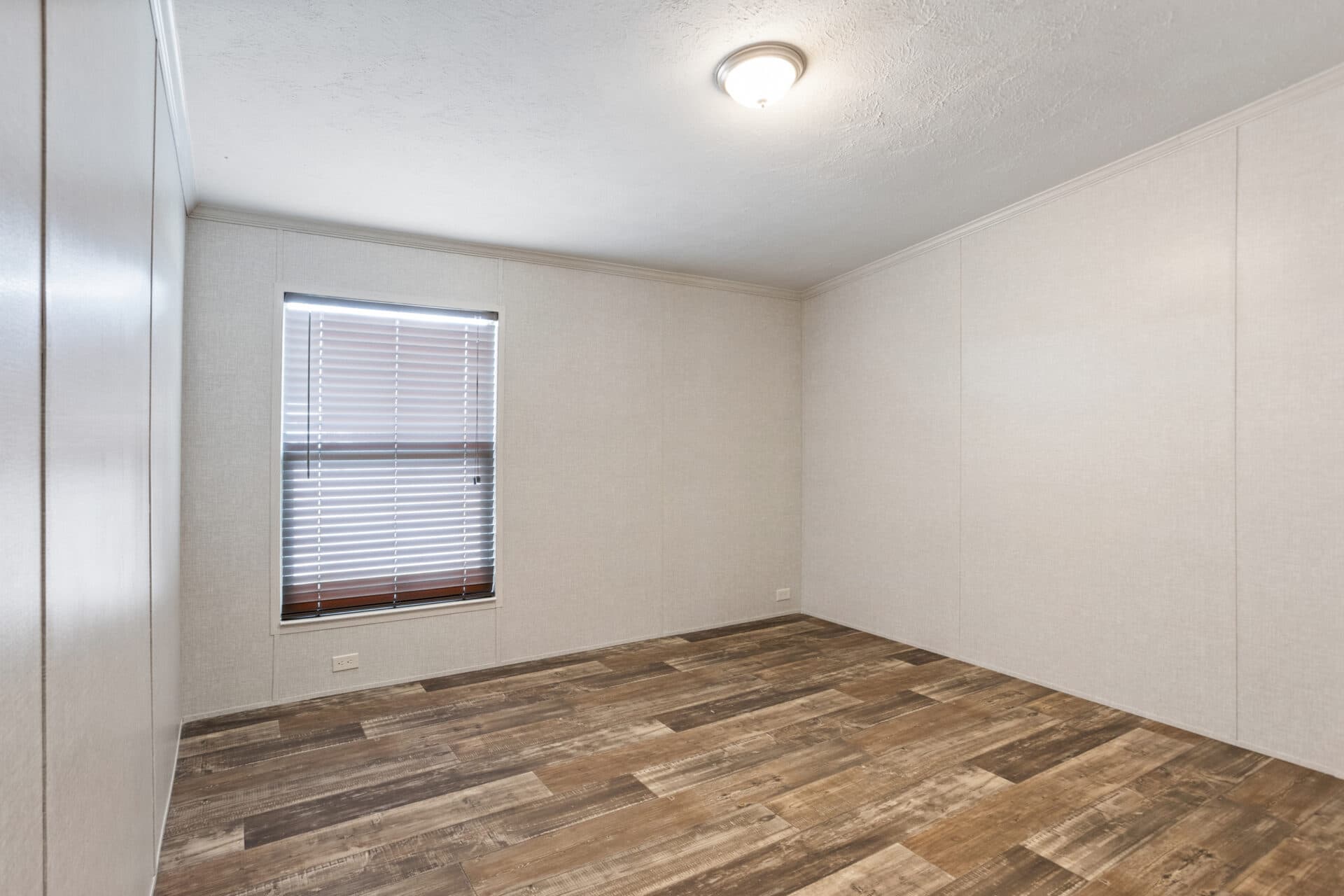 Heritage h-3272-43a bedroom home features