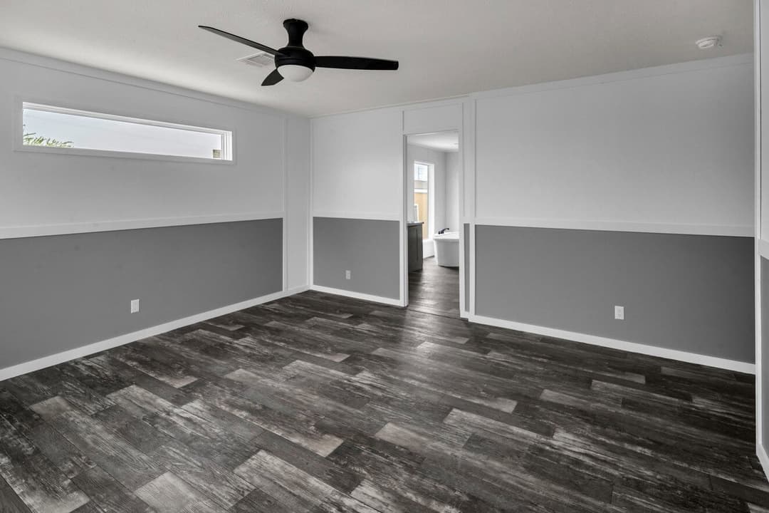 Valu premier 32724g bedroom home features