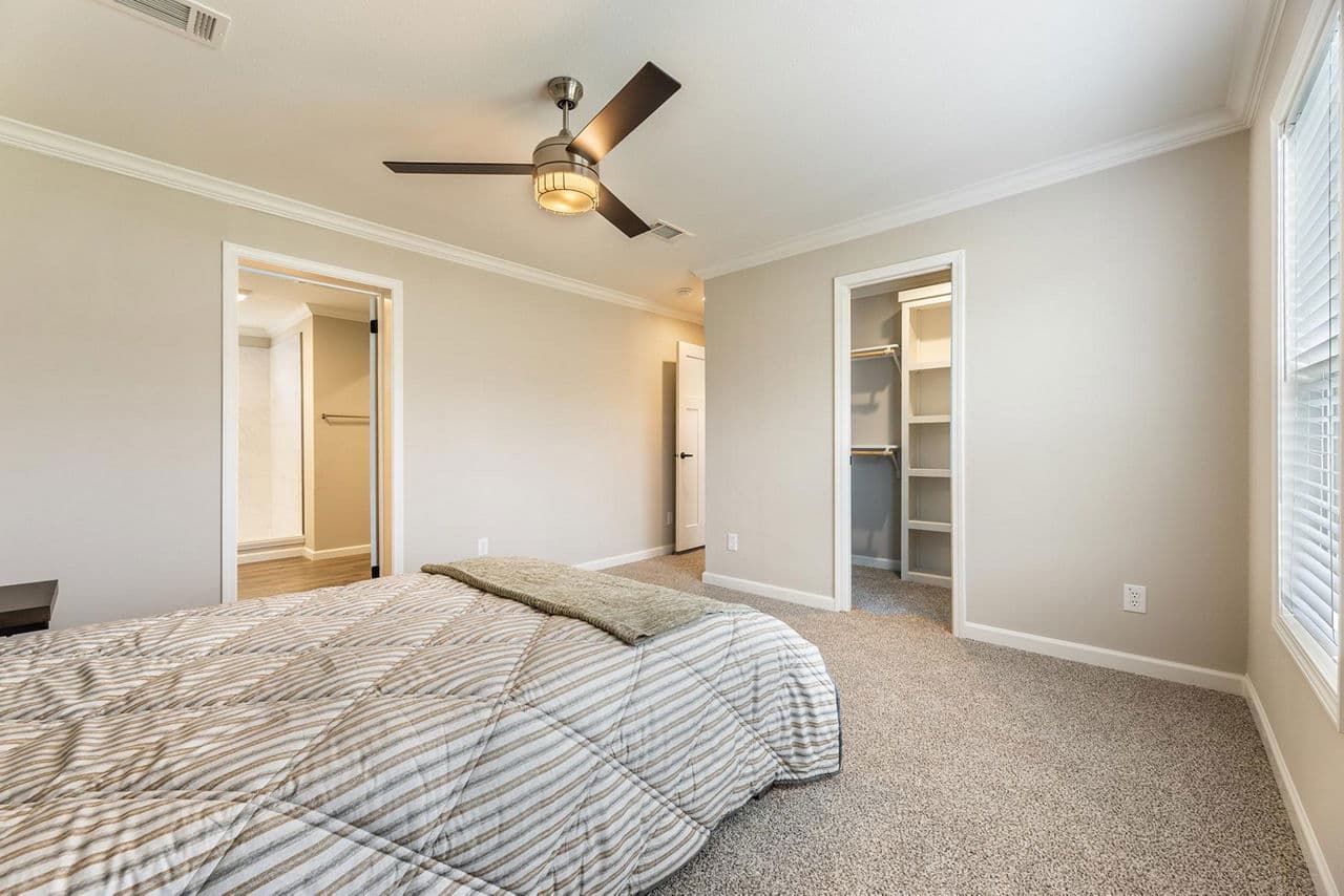 Innovation 2864h bedroom home features