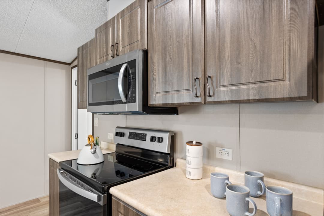 Classic c-1672-32c kitchen home features