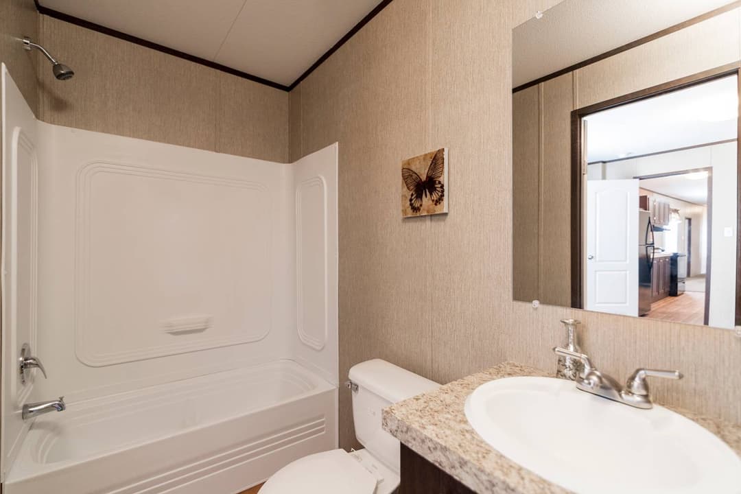 Rm1466a bathroom home features