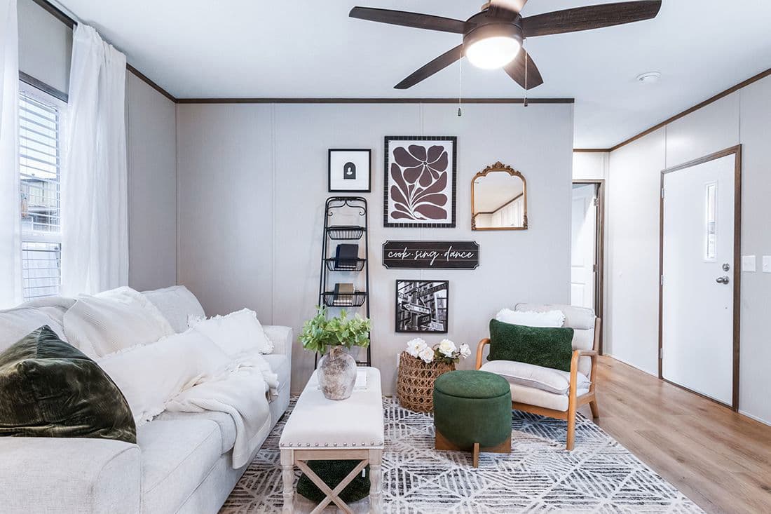 Select 16562a interior home features