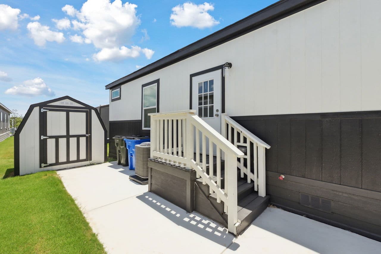 Innovation 1868h exterior home features