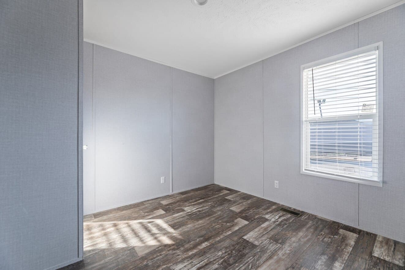 Valu premier 16683g bedroom home features