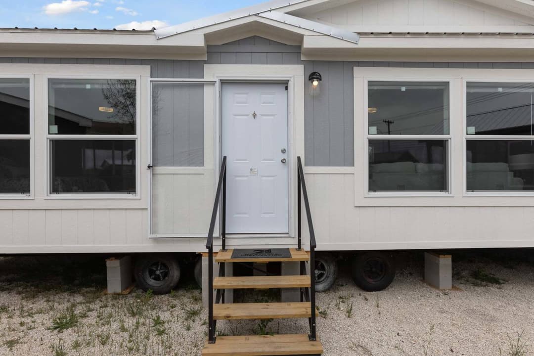 Ws2856h exterior home features