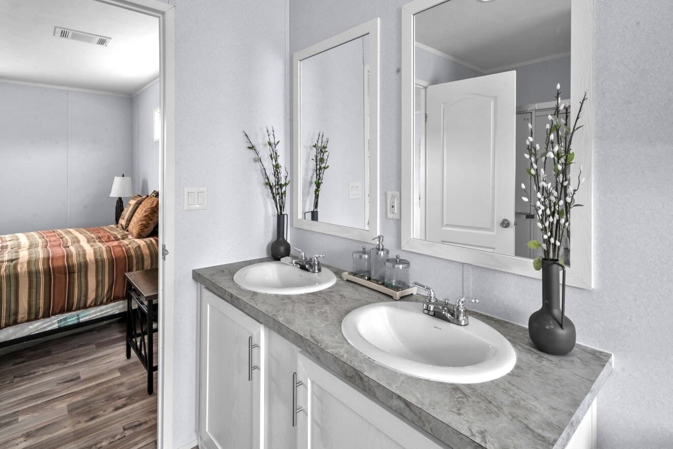 Valu 28483u bathroom home features