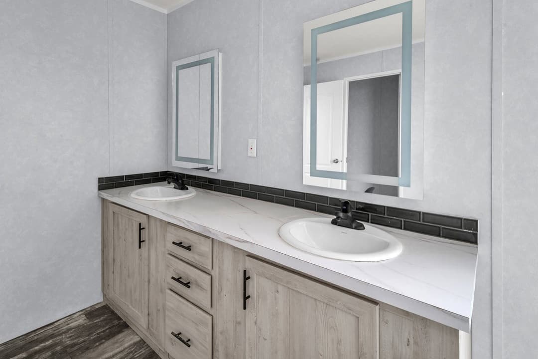 Valu premier 32724g bathroom home features