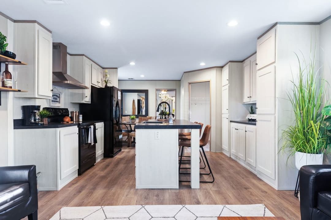 Anniversary 16763s interior home features