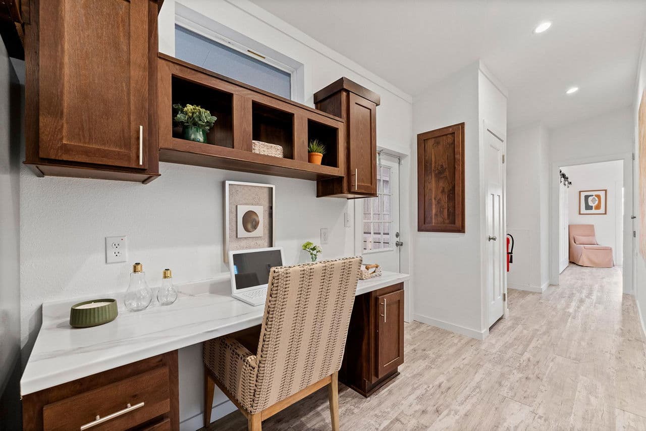 Innovation 1668h interior home features